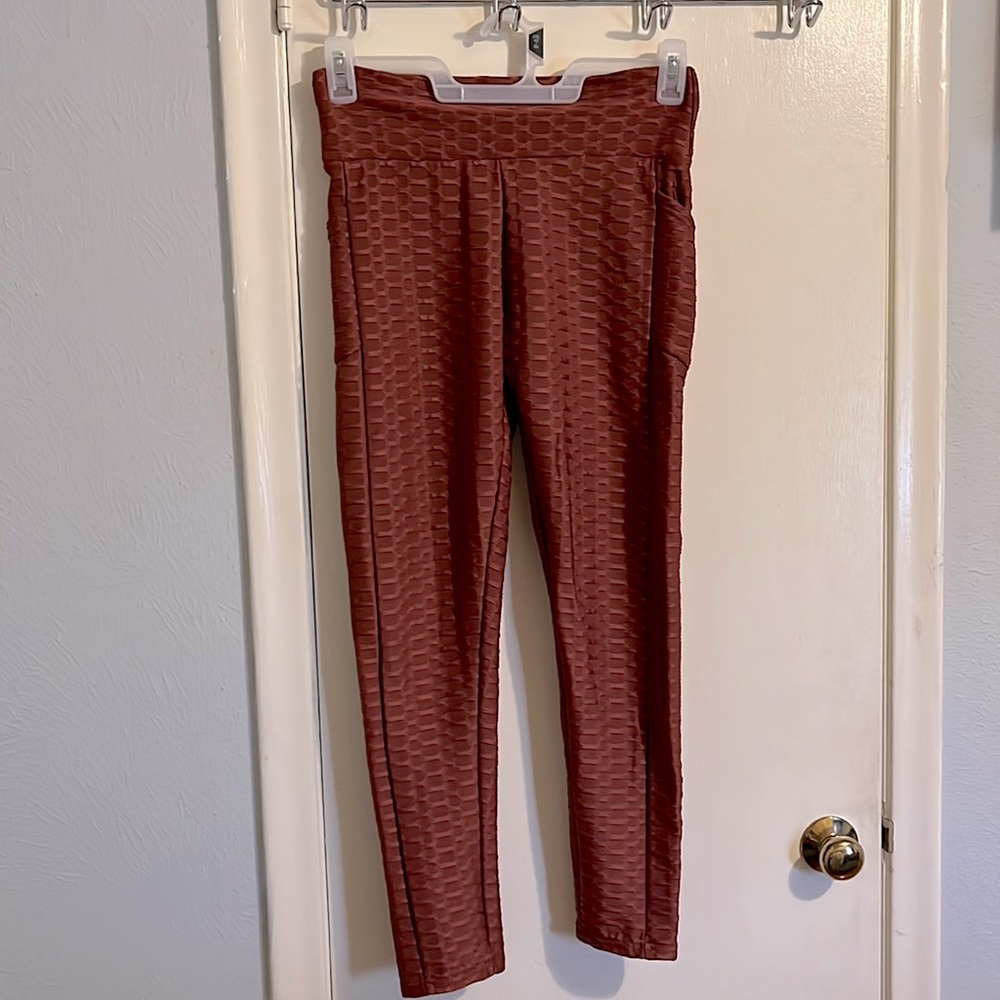 Burnt orange enhancing leggings, no size tag